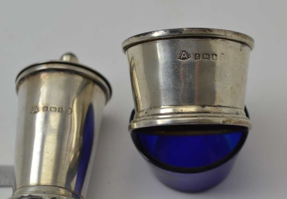 AN ART DECO THREE PIECE SILVER CONDIMENT SET, Birmingham 1935, comprising; salt, pepper pot and - Image 2 of 4