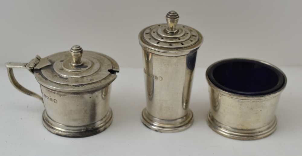 AN ART DECO THREE PIECE SILVER CONDIMENT SET, Birmingham 1935, comprising; salt, pepper pot and