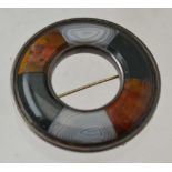 A VICTORIAN SCOTTISH POLISHED AGATE BROOCH of circular form, 4.5cm in diameter