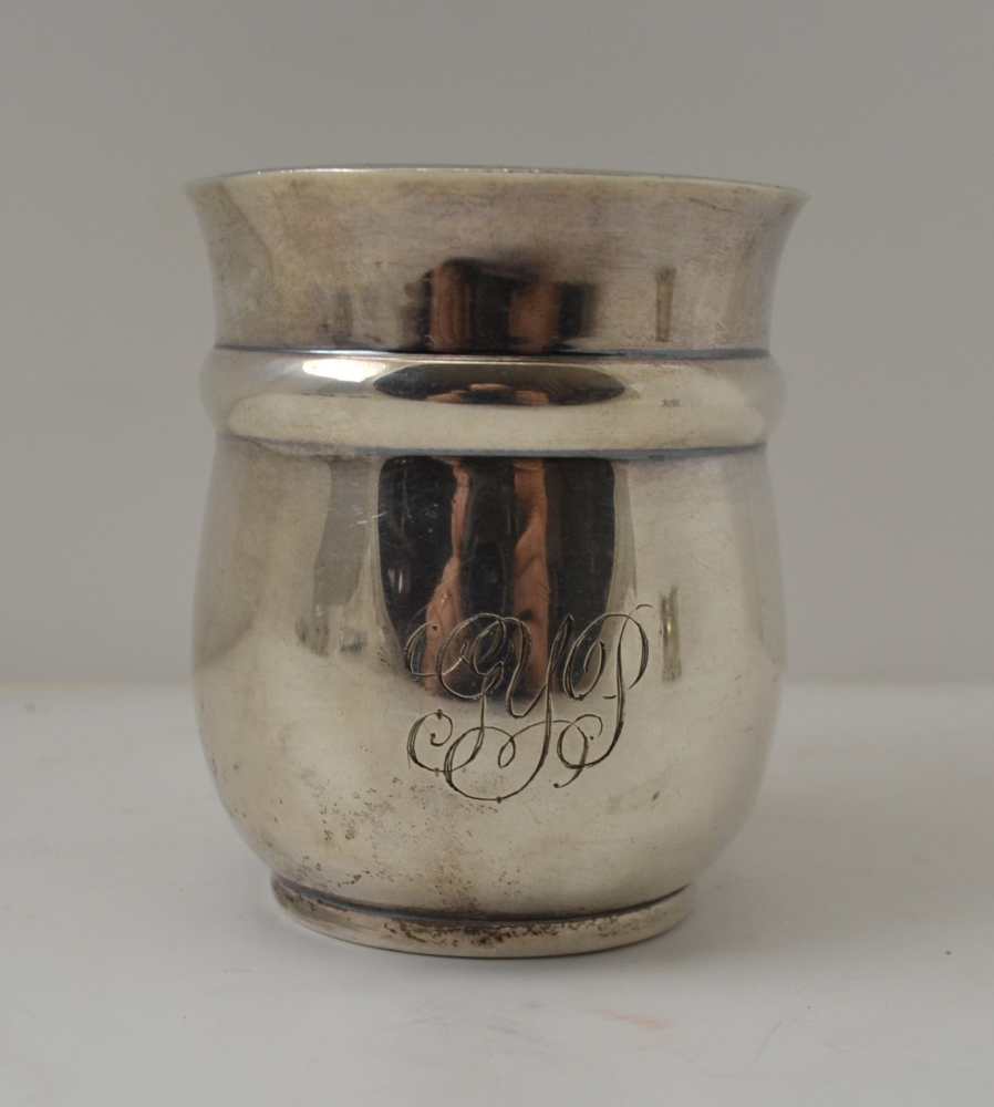 AN ART NOUVEAU SILVER CREAM JUG Birmingham 1903 together with a silver Christening mug, Birmingham - Image 4 of 5