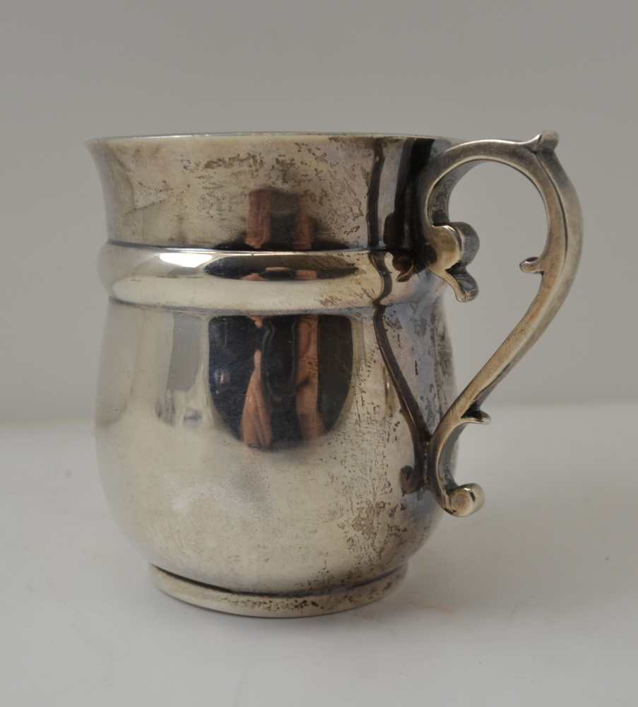 AN ART NOUVEAU SILVER CREAM JUG Birmingham 1903 together with a silver Christening mug, Birmingham - Image 5 of 5