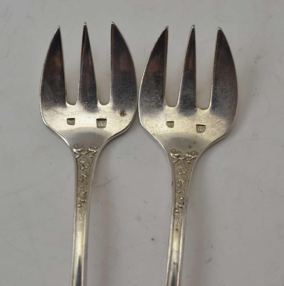 TEN FRENCH WHITE METAL OYSTER FORKS, a silver handled sardine server, five silver plated serving - Image 3 of 3