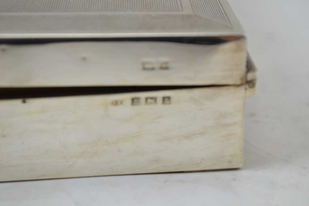 A 20TH CENTURY SILVER CIGARETTE BOX, engine turned hinged cover, cedar lined, Birmingham 1964, - Image 6 of 6