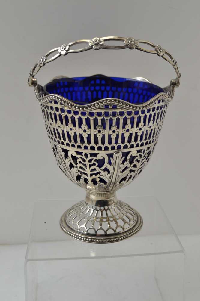 WILLIAM PLUMMER An 18th century silver basket with blue glass liner, pierced decoration, with