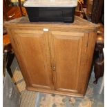 AN OAK HANGING TWO DOOR CORNER CUPBOARD