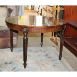 A REPRODUCTION MAHOGANY FINISHED CIRCULAR TOPPED COFFEE TABLE on reeded legs