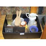 A BOX CONTAINING A SELECTION OF MIXED DOMESTIC ITEMS