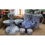 A SELECTION OF BLUE & WHITE DECORATED POTTERY & PORCELAIN