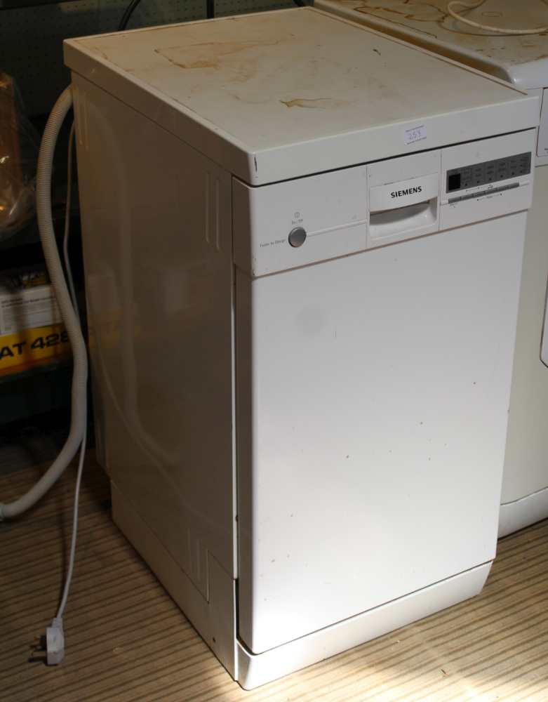 AN UNDER COUNTER SIEMENS SLENDER DISHWASHER