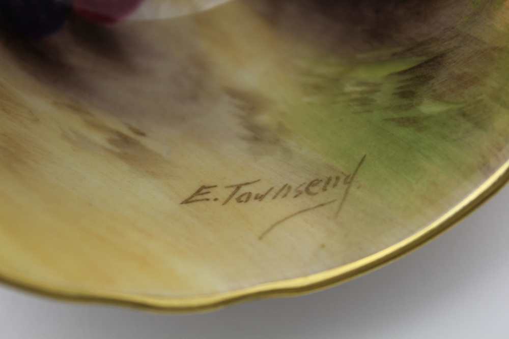 A ROYAL WORCESTER HAND PAINTED PORCELAIN BOWL, painted in the round with fruit, also internally - Image 3 of 4