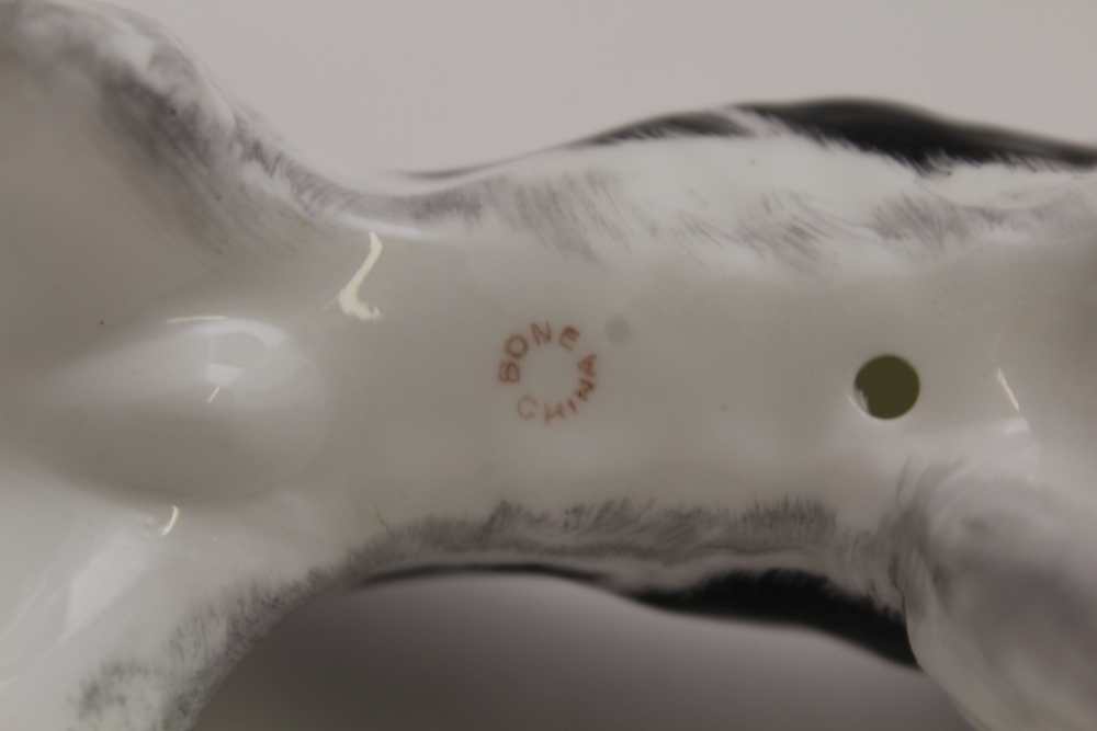 A GOEBEL POTTERY BROWN & WHITE IRISH SETTER DOG, factory marked, 16cm high, together with a bone - Image 8 of 8