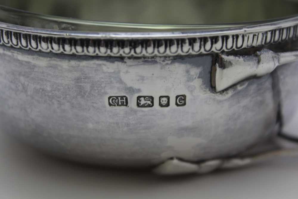 GUILD OF HANDICRAFT , A SINGLE HANDLED SILVER PORRINGER, planished bowl with egg & dart rim, the - Image 3 of 4