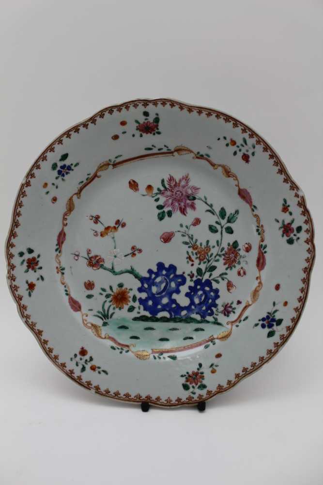 A PAIR OF CHINESE QIANLONG PORCELAIN PLATES, polychrome enamel painted in the famille rose - Image 4 of 5