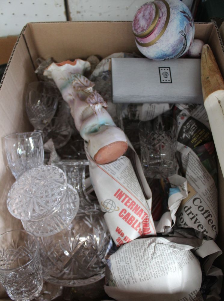 A BOX CONTAINING A VARIETY OF USEFUL DOMESTIC ITEMS