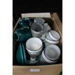 A BOX CONTAINING SELECTION OF OVEN TO TABLEWARE to include Denby