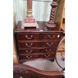 A SMALL SIZED REPRODUCTION MAHOGANY FINISHED CHEST OF FIVE DRAWERS