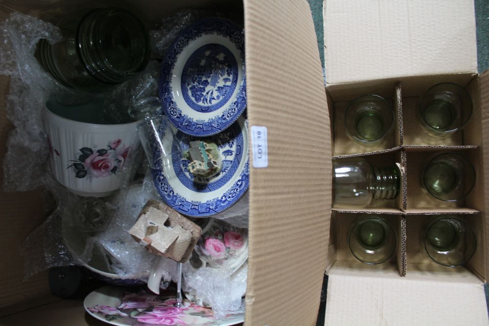 A BOX CONTAINING MIXED CHINA & GLASSWARE