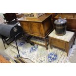 A 20TH CENTURY OAK LOW TWO-DOOR SIDE CABINET on turned & blocked legs, with box stretcher between