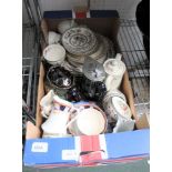 A BOX CONTAINING A SELECTION OF POTTERY & PORCELAIN the majority for the table top