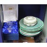 A SELECTION OF PLATES & A GREEN WEDGWOOD LIDDED DISH together with a boxed Queen Mother goblet