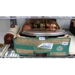 A BOX CONTAINING A GOOD SELECTION OF COPPER & BRASS WARES