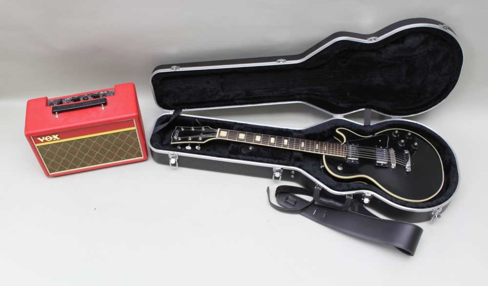 A ROSE MORRIS 'AVON' BRANDED LES PAUL COPY GUITAR finished in black, together with a Gator hardshell