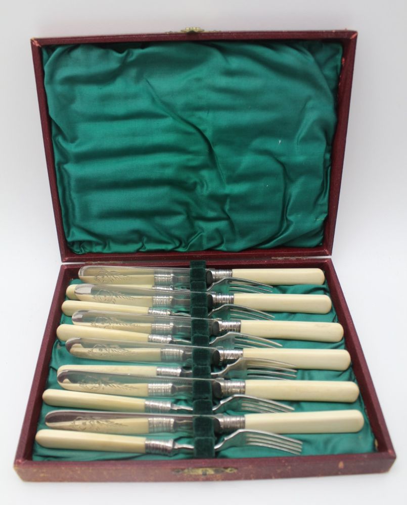 AN OAK CASE OF SILVER FISH KNIVES & FORKS FOR TWELVE SETTINGS, fitted to the lid interior with - Image 4 of 4