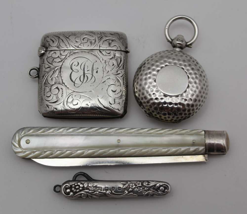 AARON LUFKIN DENNISON, AN EDWARDIAN SILVER SOVEREIGN HOLDER with ring mount, Birmingham 1908,