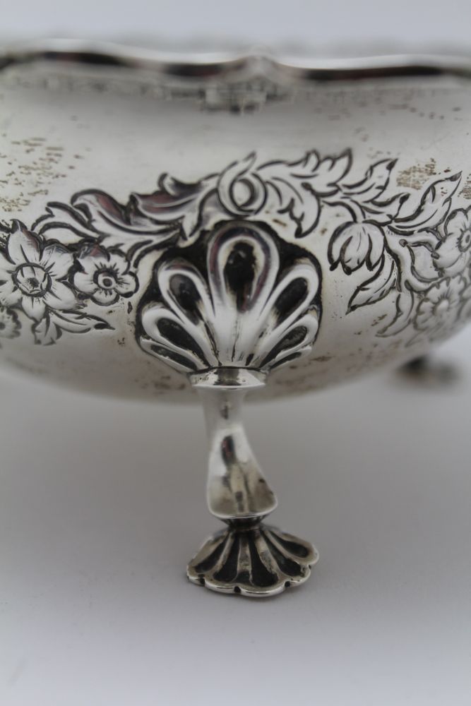 WILLIAM MARSHALL, A MID 19TH CENTURY SILVER BON-BON BOWL, fancy rim, floral embossed swags raised on - Image 2 of 3