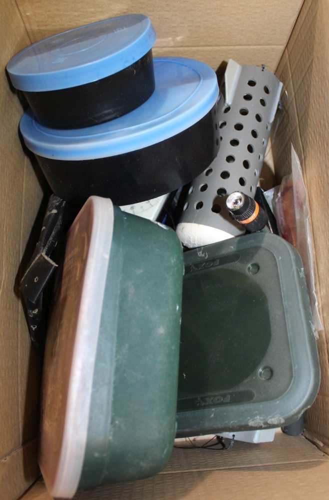 A SELECTION OF FISHING EQUIPMENT to include slingshots, feeders, hooks, weights, weighing scales, - Image 2 of 4