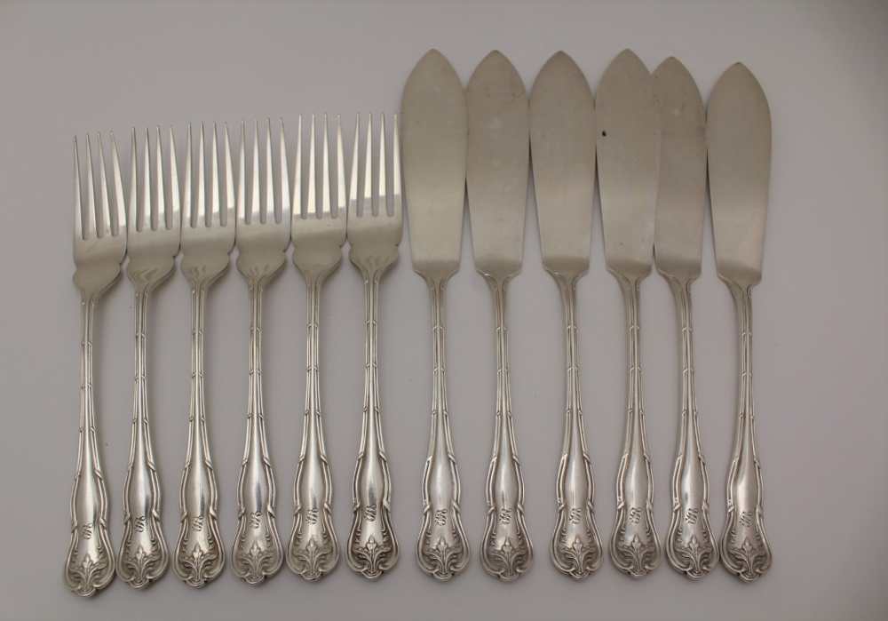 H. PIDDIUCK & SONS, A SET OF SILVER FISH KNIVES & FORKS FOR SIX SETTINGS, decorative handles