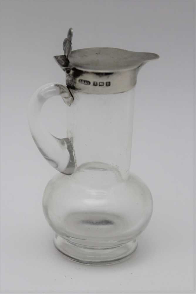 JOHN GRINSELL & SONS A silver lidded glass whisky noggin, the cover with trefid thumbpiece, the body