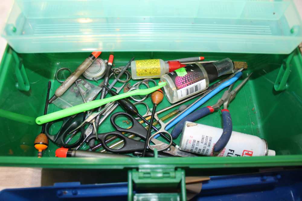 A SELECTION OF FISHING EQUIPMENT to include slingshots, feeders, hooks, weights, weighing scales, - Image 3 of 4