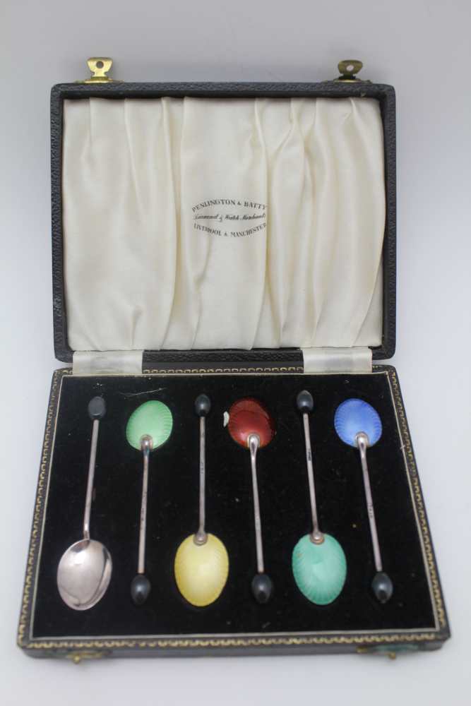 COOPER BROTHERS & SONS A cased pair of silver jam spoons, with trefid handle tips, Sheffield 1926 in - Image 4 of 5