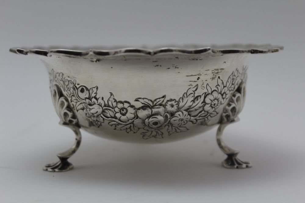 WILLIAM MARSHALL, A MID 19TH CENTURY SILVER BON-BON BOWL, fancy rim, floral embossed swags raised on