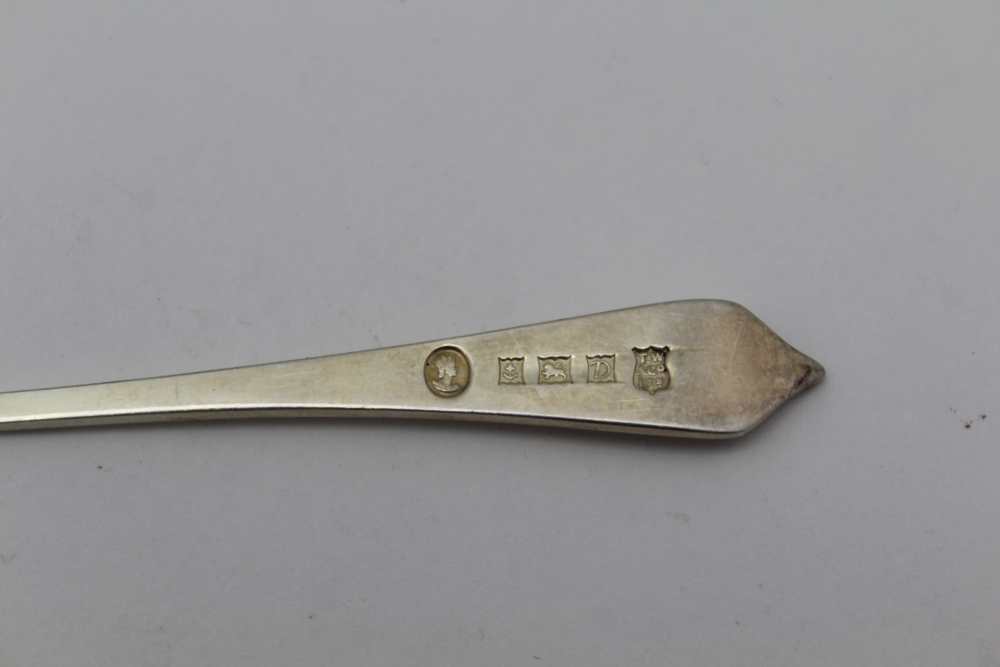 A CASE OF SILVER TEASPOONS & a case of silver coffee spoons, each with a different assay mark in - Image 3 of 5