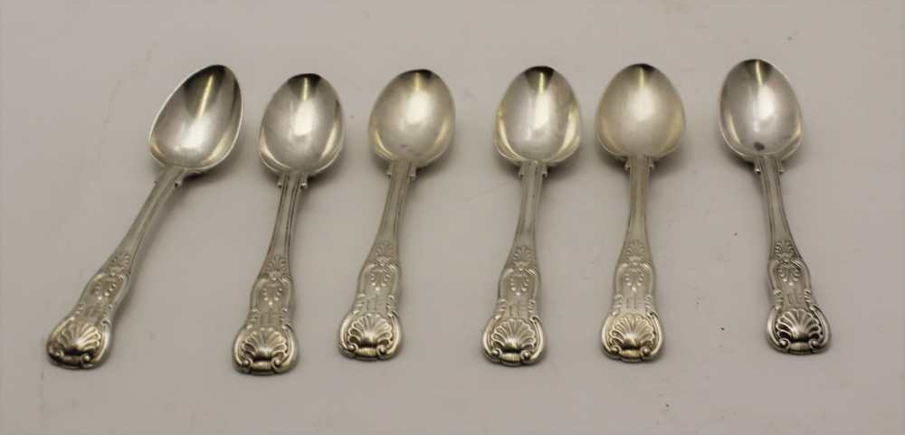 A MATCHED SET OF WILLIAM IV SILVER KINGS PATTERN TEASPOONS, al London 1831 & 1832, makes include