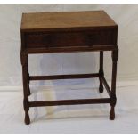 A FIRST QUARTER 20TH CENTURY QUARTER SAWN OAK TOPPED LAMP TYPE TABLE fitted with single drawer,