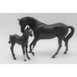 A BESWICK BLACK BEAUTY & FOAL, in matt finish (2)