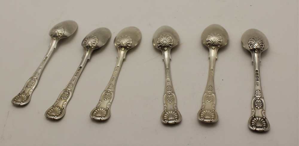 A MATCHED SET OF WILLIAM IV SILVER KINGS PATTERN TEASPOONS, al London 1831 & 1832, makes include - Image 2 of 3