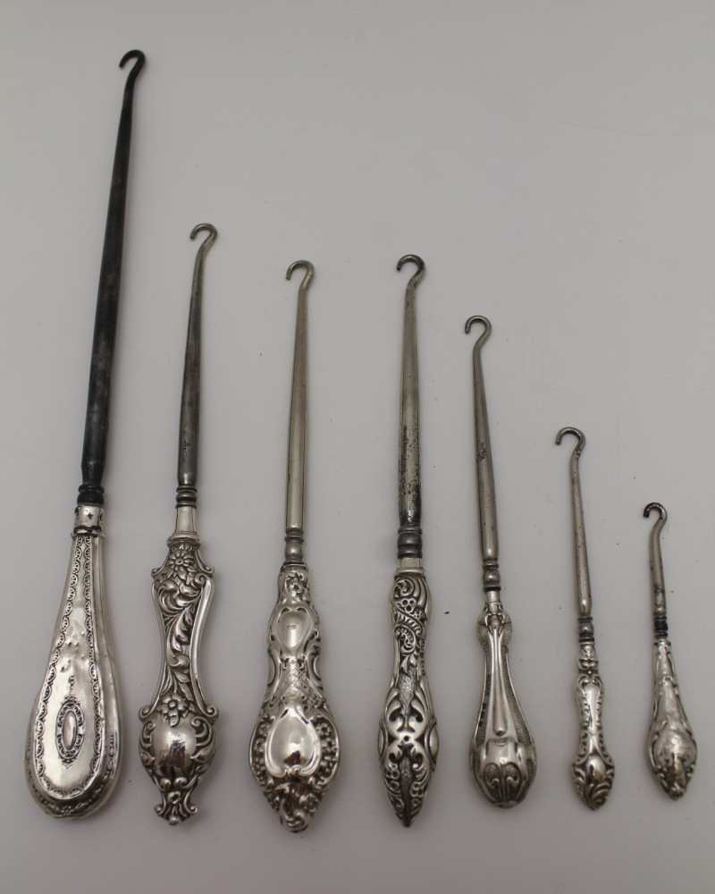 RICHARD OWEN WILLIAMS, A SILVER TOP GLASS HAIR TIDY, Chester 1921, together with; a silver lidded - Image 4 of 5