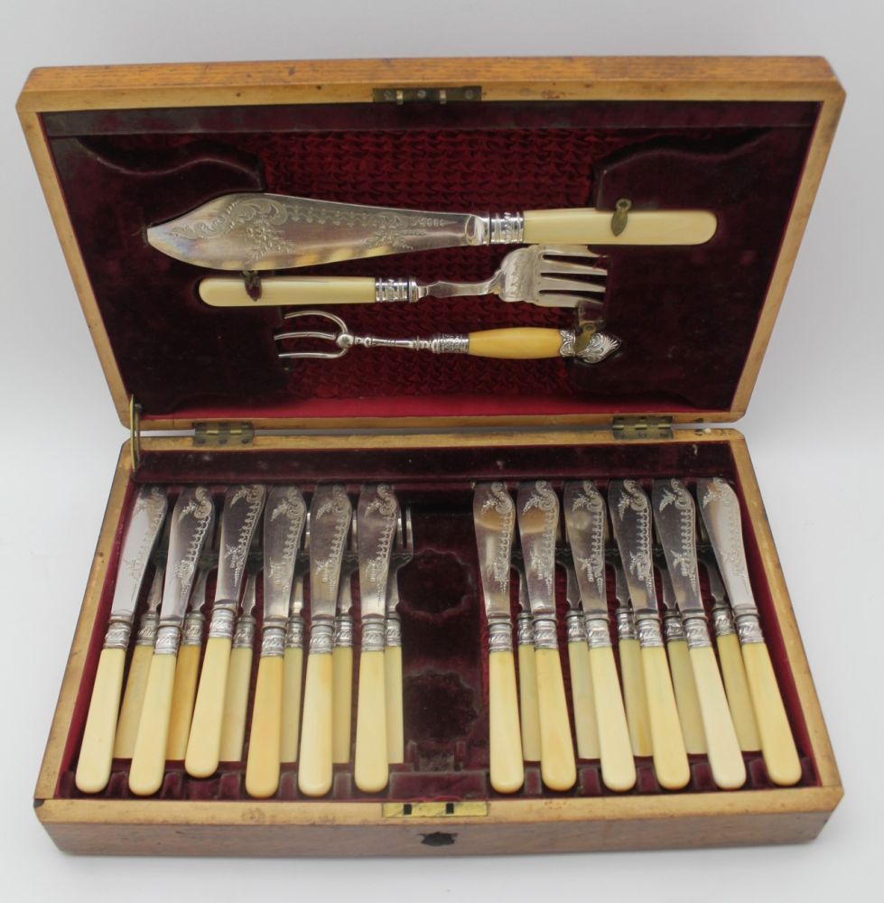 AN OAK CASE OF SILVER FISH KNIVES & FORKS FOR TWELVE SETTINGS, fitted to the lid interior with - Image 2 of 4