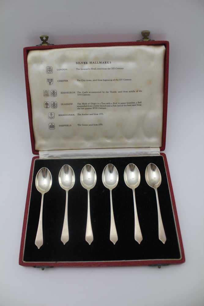 A CASE OF SILVER TEASPOONS & a case of silver coffee spoons, each with a different assay mark in - Image 2 of 5