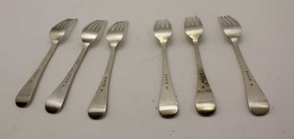 CHARLES BOYTON A set of six silver table forks, engraved with a spread eagle crest, London 1884, - Image 3 of 4