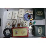 A BOX CONTAINING A SELECTION OF COLLECTABLE CHINA & GLASSWARE to include Swarovski crystal,