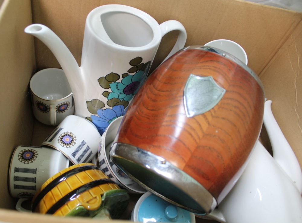 A BOX CONTAINING A WOODEN & CHROME MOUNTED BISCUIT BARREL together with pottery coffee wares, and