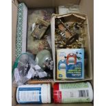 A BOX CONTAINING A SELECTION OF USEFUL & COLLECTABLE DOMESTIC ITEMS VARIOUS