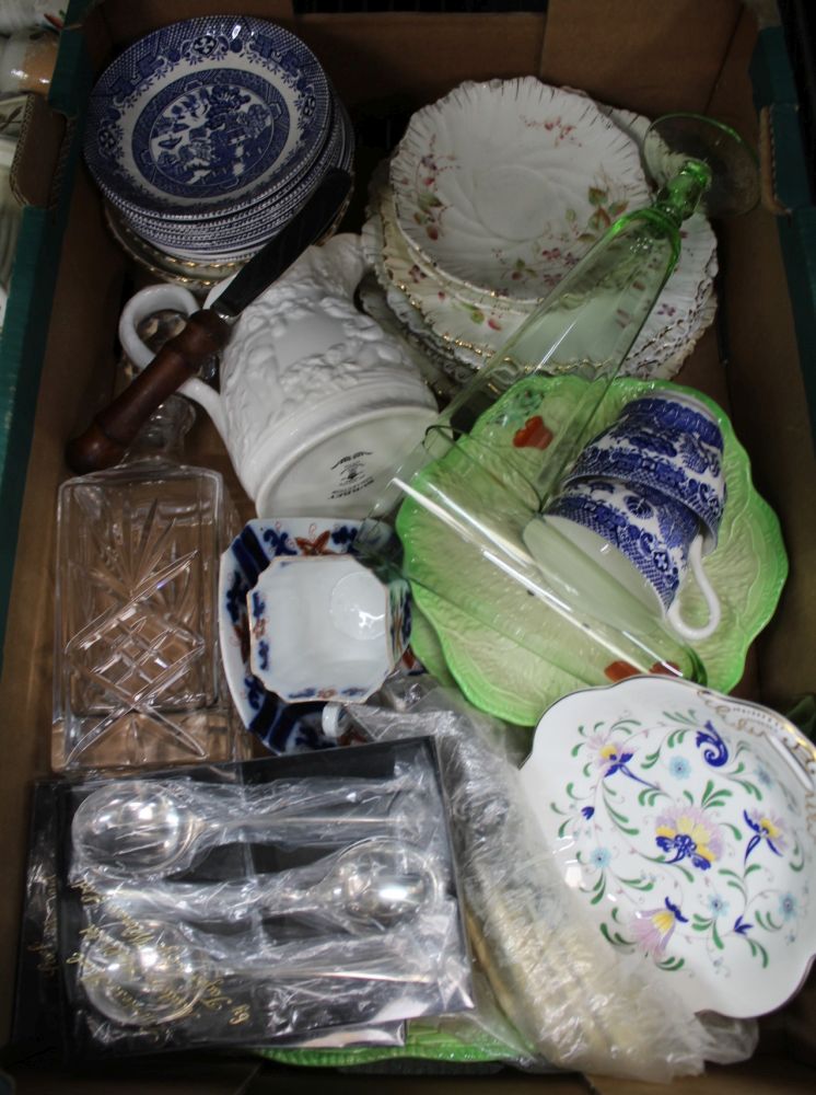 A BOX CONTAINING A SELECTION OF MIXED CHINA & GLASSWARES, together with cutlery, and a boxed - Image 2 of 2