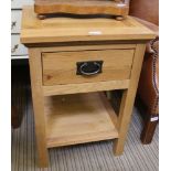 A MODERN OAK BLOCK TOPPED SQUARE BEDSIDE UNIT, with single drawer over solid undertier