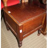 A LATE 19TH / EARLY 20TH CENTURY MAHOGANY SMALL SIZED BOX COMMODE with liner